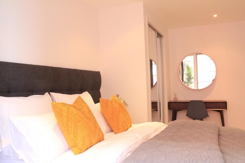 Royal Victoria Docks Apartment London Bilik gambar